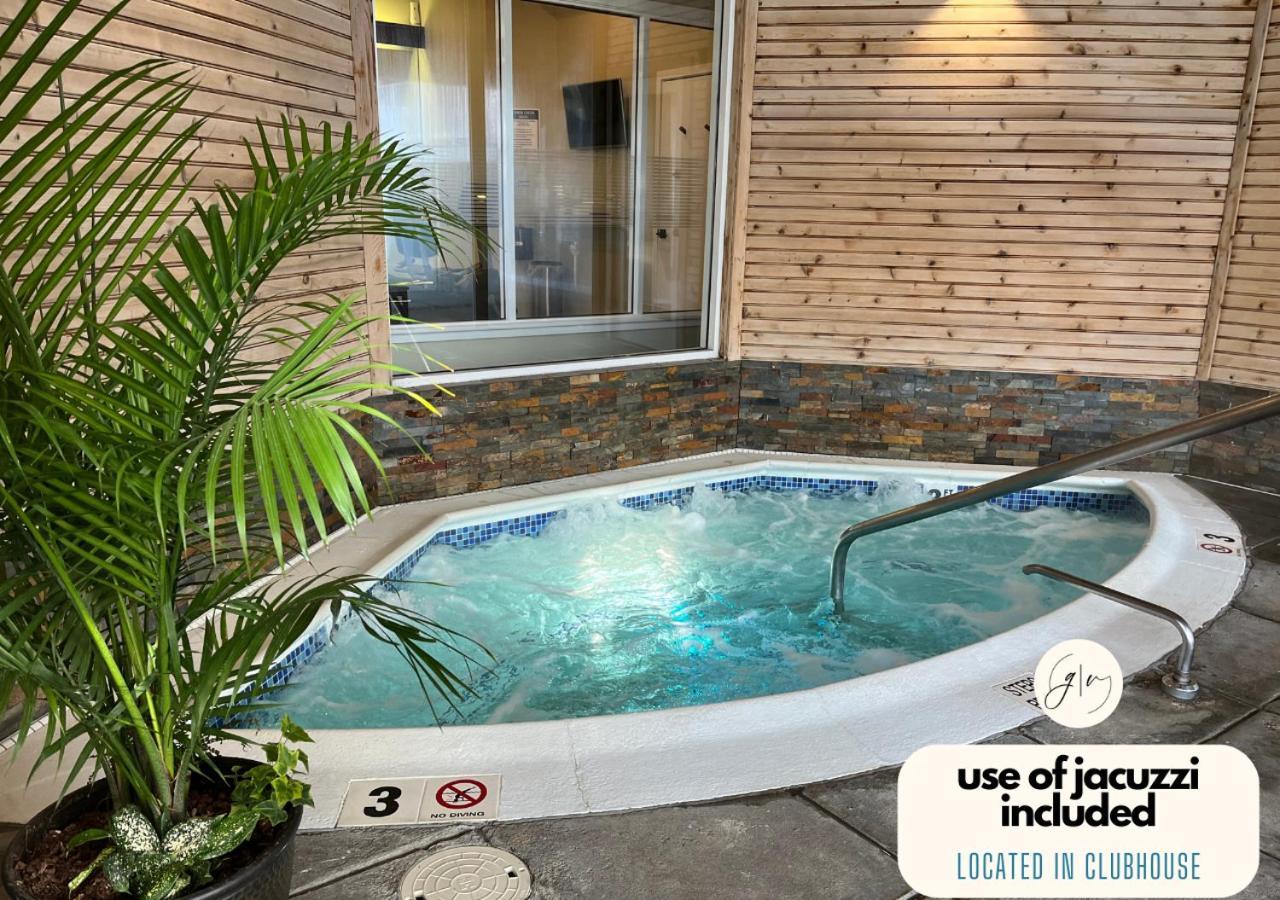 Getaway Villa- 3 Mins To Mohegan- Fully Stocked With Two Full Beds & Fireplace- Jacuzzi, Saltwater Pools, Sauna Norwich Kültér fotó